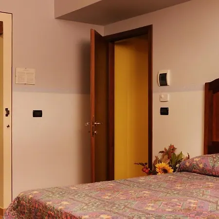 Daire Sleeps 4 With Pool And Wifi