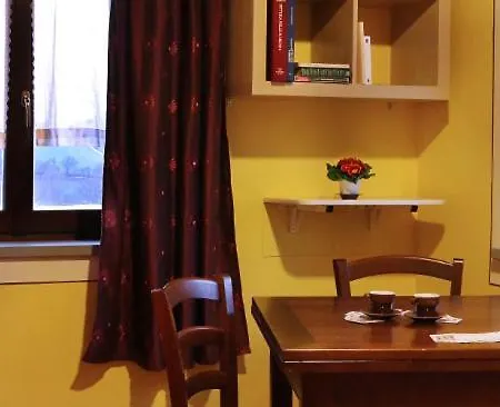 Sleeps 4 With Pool And Wifi Daire *